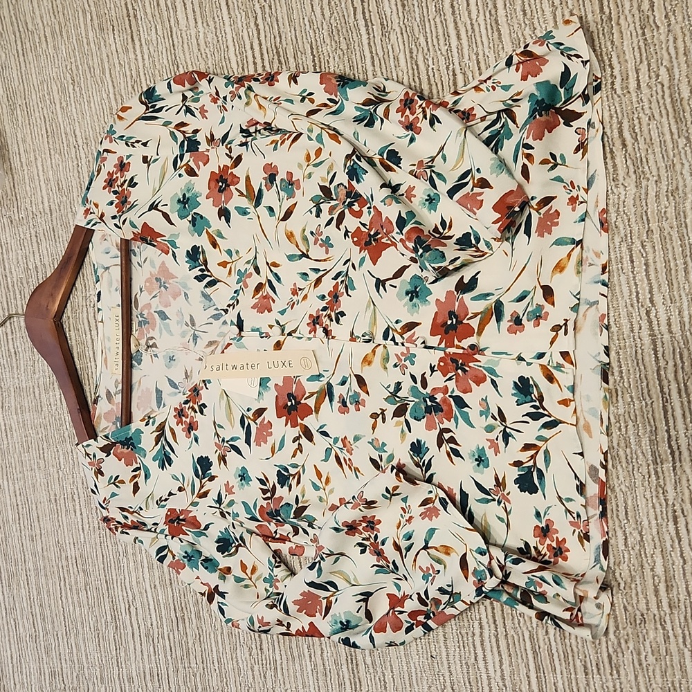 Saltwater Luxe floral top size small